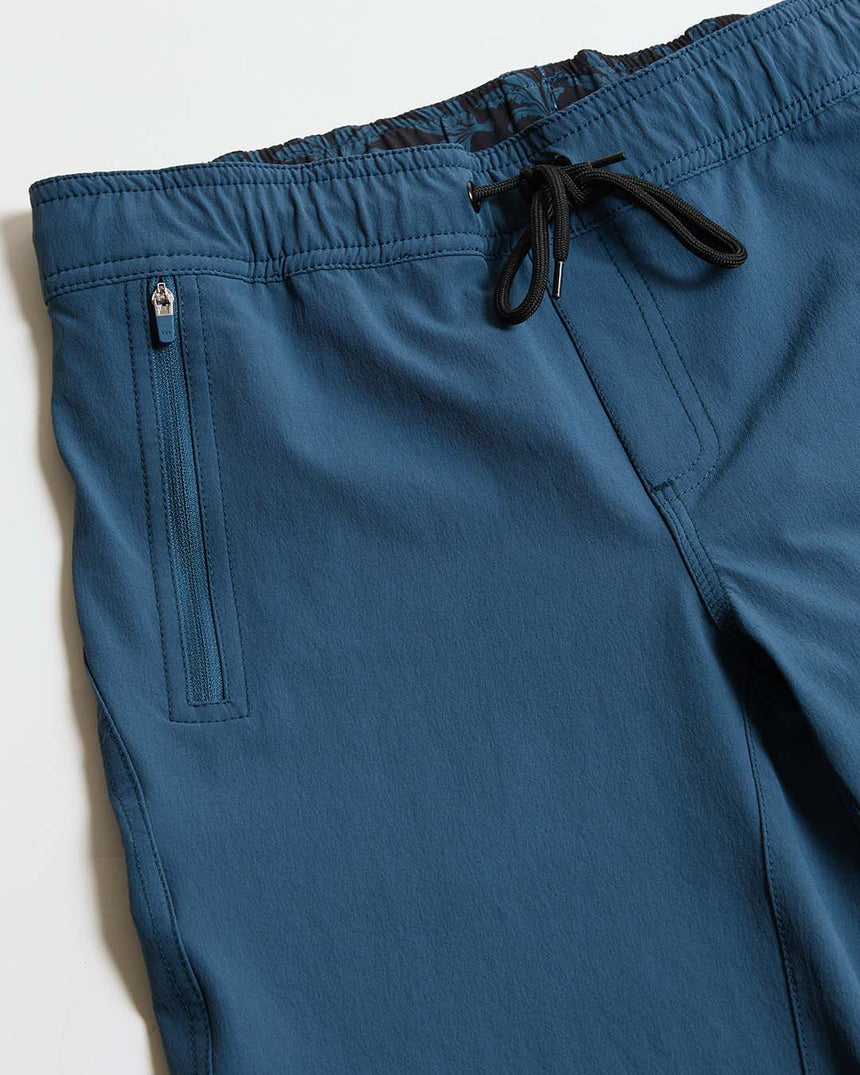 Youth Gravity Shorts | Maverick